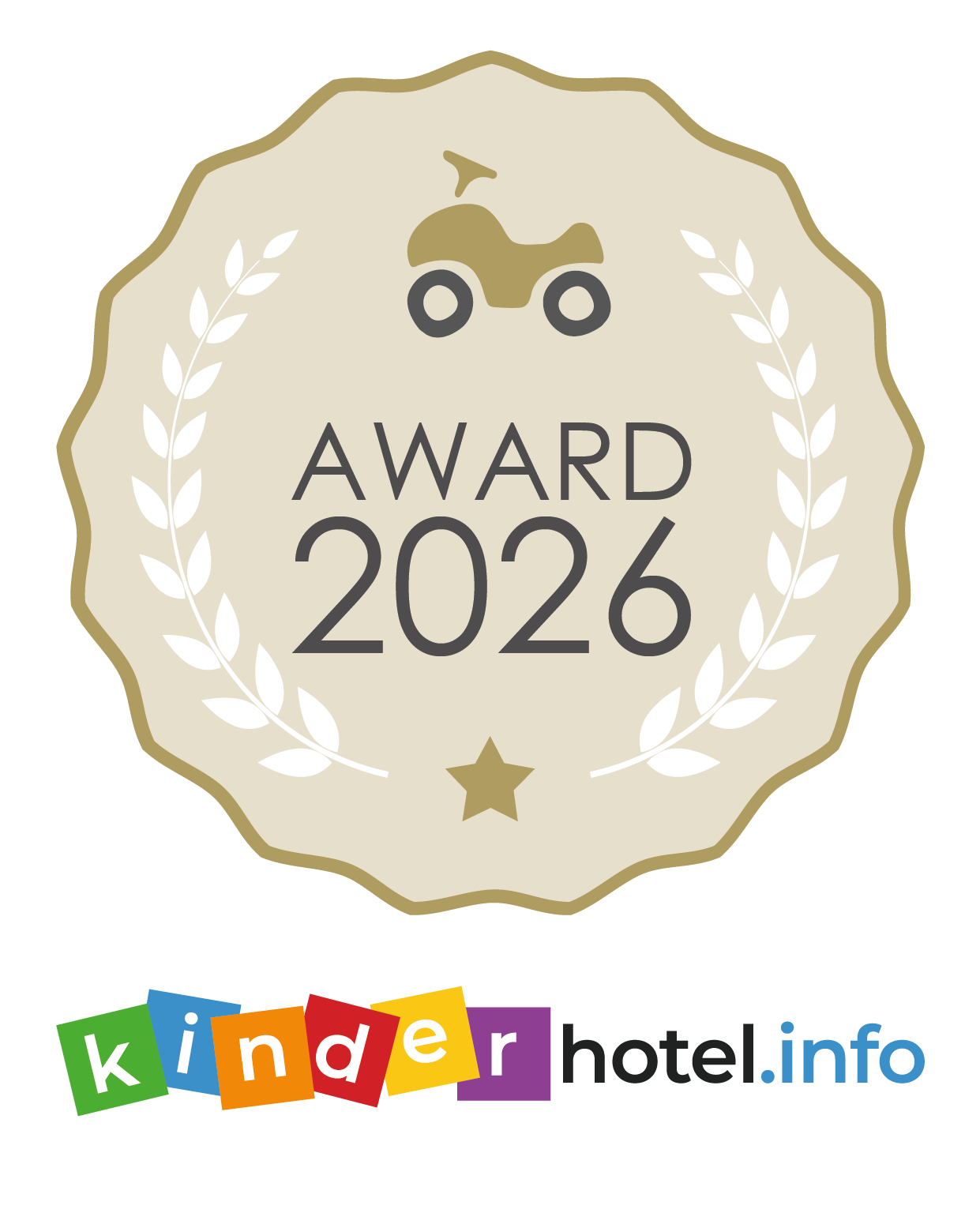 Abzeichen mit Quad-Symbol und Text Award, darunter bunte kinderhotel.info Schrift