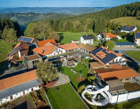 Aussenansicht vom Kinderhotel Simmerl